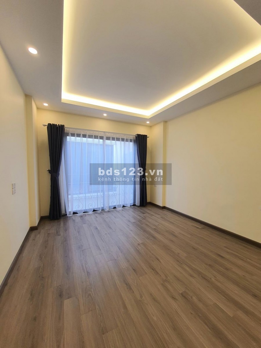 Nguyễn Văn Cừ diện tích 47m, 5 tầng, mặt tiền 4 m giá bán 5.4 tỷ