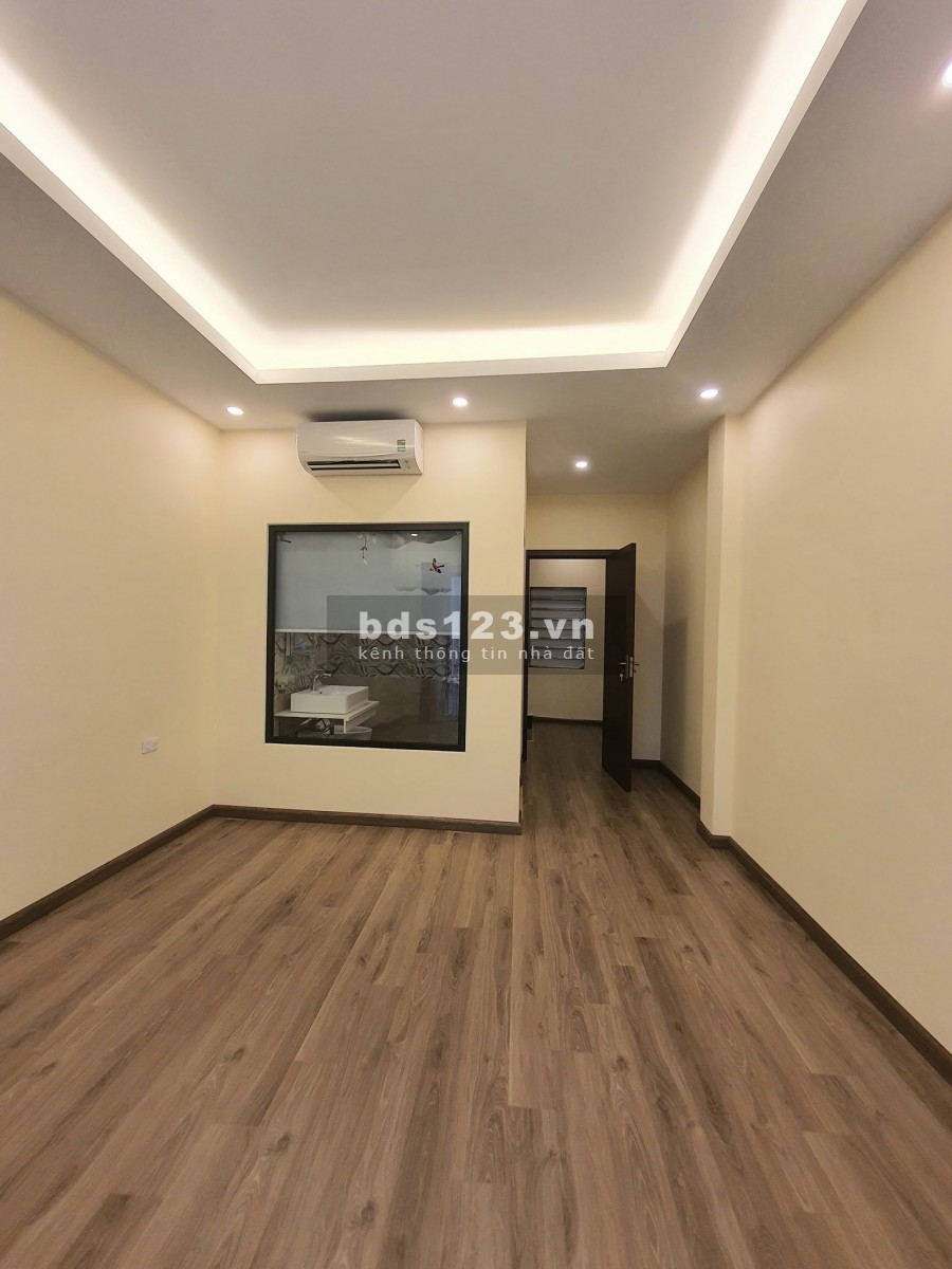 Nguyễn Văn Cừ diện tích 47m, 5 tầng, mặt tiền 4 m giá bán 5.4 tỷ