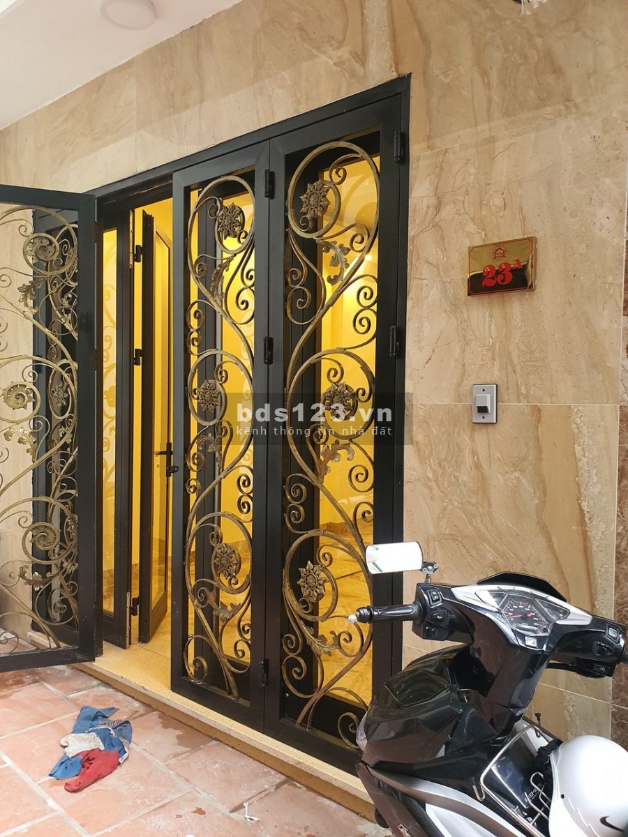 Nguyễn Văn Cừ diện tích 47m, 5 tầng, mặt tiền 4 m giá bán 5.4 tỷ