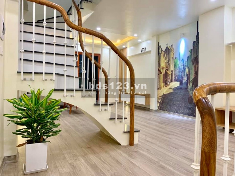 Chính chủ bán nhà Mỹ Đình, DT 37m2 x 5 tầng, 40m ôtô tránh, MT 4.2m, chỉ 3.85 tỷ.
