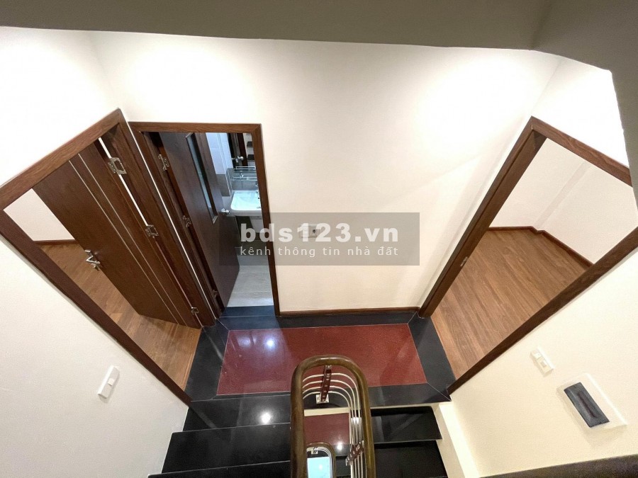 NHÀ 5 TẦNG MỚI KOONG NỘI THẤT XIN Ô TÔ CÁCH 50M KHU VỰC ĐANG PHÁT TRIỂN
