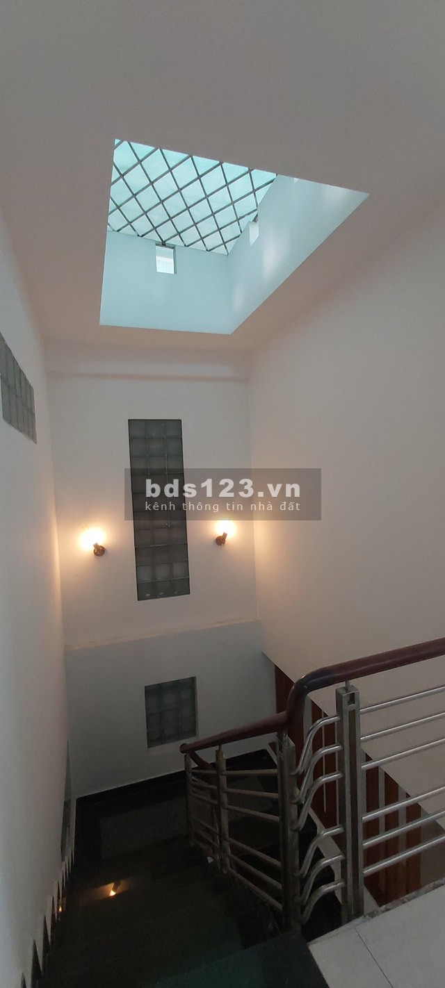 Bán Nhà Phố Trung Tâm Quận Bình Thạnh DT: 95m2, Giá: 10.5 Tỷ. LH: 0932155399.