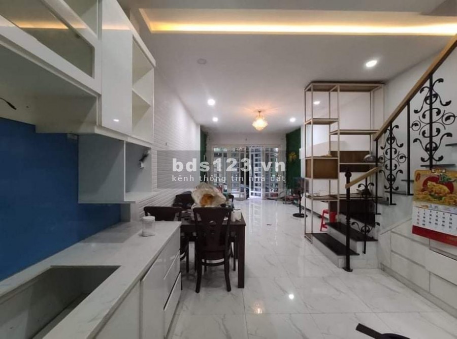 Bán nhà to – Giá trị nhỏ 40m2, quận Tân Phú, khu chợ vải kinh doanh sầm uất.