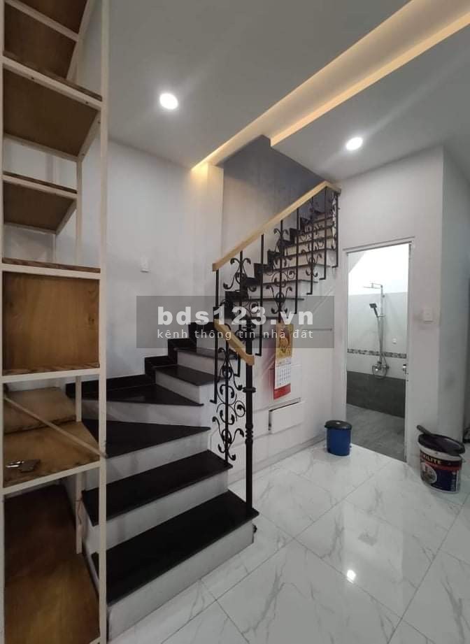 Bán nhà to – Giá trị nhỏ 40m2, quận Tân Phú, khu chợ vải kinh doanh sầm uất.