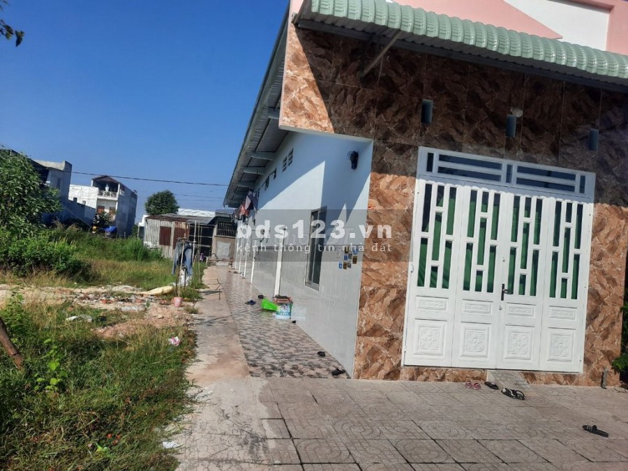 Gia đình ở xa không người quản lý cần bán căn nhà trọ tại kcn&đô thị mỹ phước 3 đông dân
