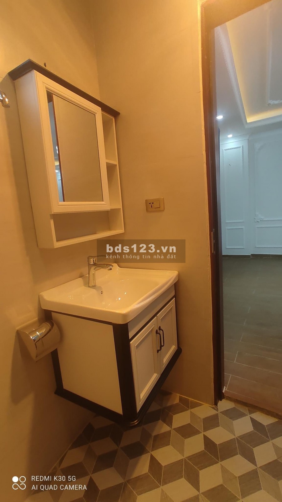 SIÊU PHẨM NHÀ ĐỨC GIANG, XÂY MỚI, CÁCH 1 NHÀ RA PHỐ