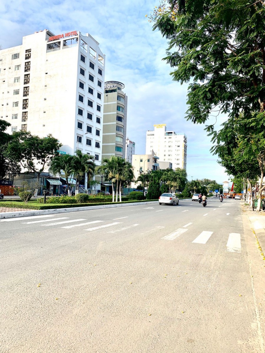 Cần bán lô đất mặt tiền đường Phạm Kiệt gần Hồ Xuân Hương gần biển