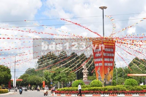 Ban nhanh 210m2(10x21) full thổ cư gần trương học và chợ dân sinh