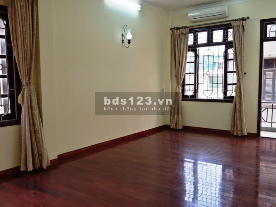 Ôto cửa Hoàng Mai, Kinh doanh sầm uất, 36m2 ,5 tầng, Gía 2tyX.
