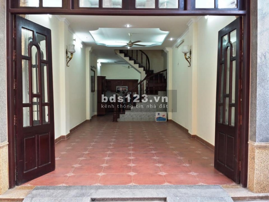 Ôto cửa Hoàng Mai, Kinh doanh sầm uất, 36m2 ,5 tầng, Gía 2tyX.