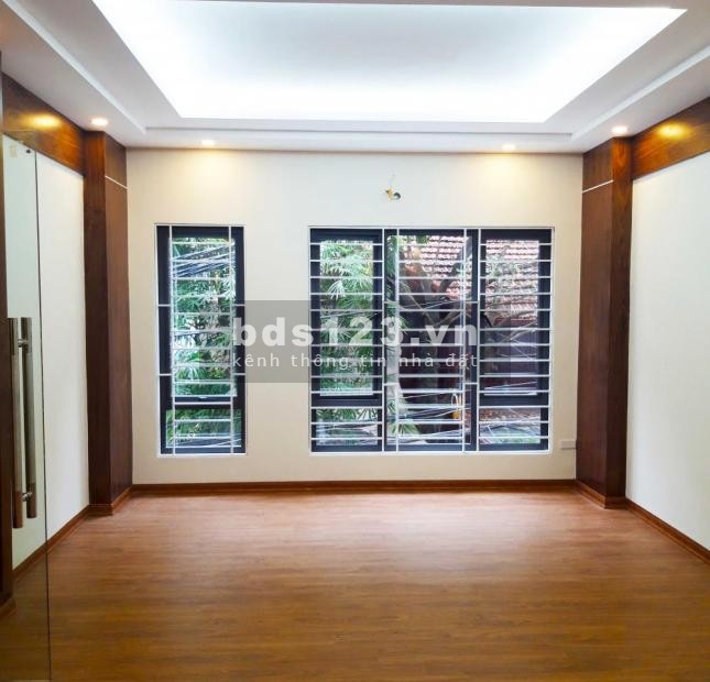 Căn hộ tập thể tầng 3 phố chùa Láng giá 1 tỷ, dt 25m2, SĐCC
