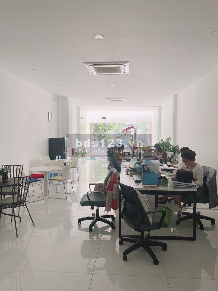 Cho thuê nguyên căn tòa văn phòng mặt tiền gần Song Hành 500m2 hầm 4 sàn trống suốt