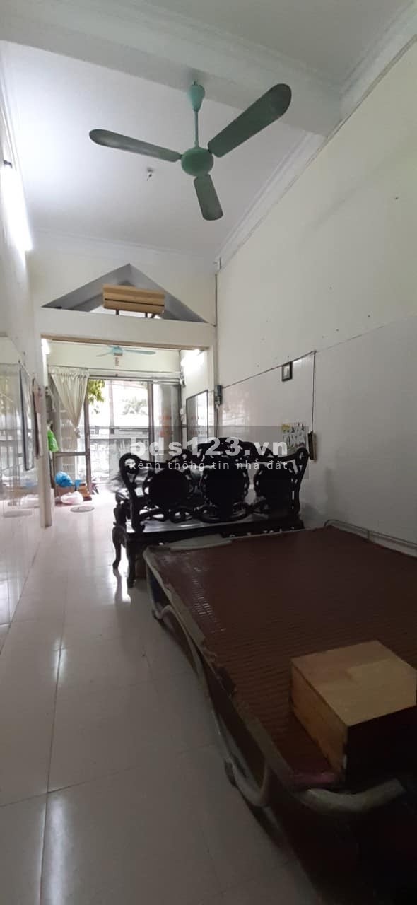 Nhà mặt phố quận Thanh Xuân giá chỉ nhỉnh 4 tỷ 3 tầng