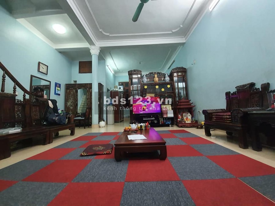 Bán nhà Nguyễn Văn Cừ, 74 m2, 3 tầng, Ô TÔ ĐỖ TRONG SÂN, non 8 tỷ