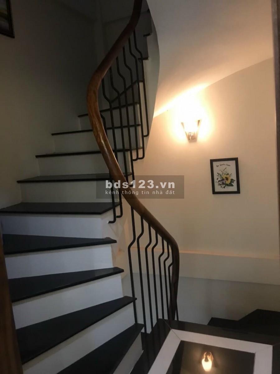NHÀ ĐẸP NGÕ THÔNG XUNG QUANH TIỆN ÍCH TRẢ THIẾU GÌ
