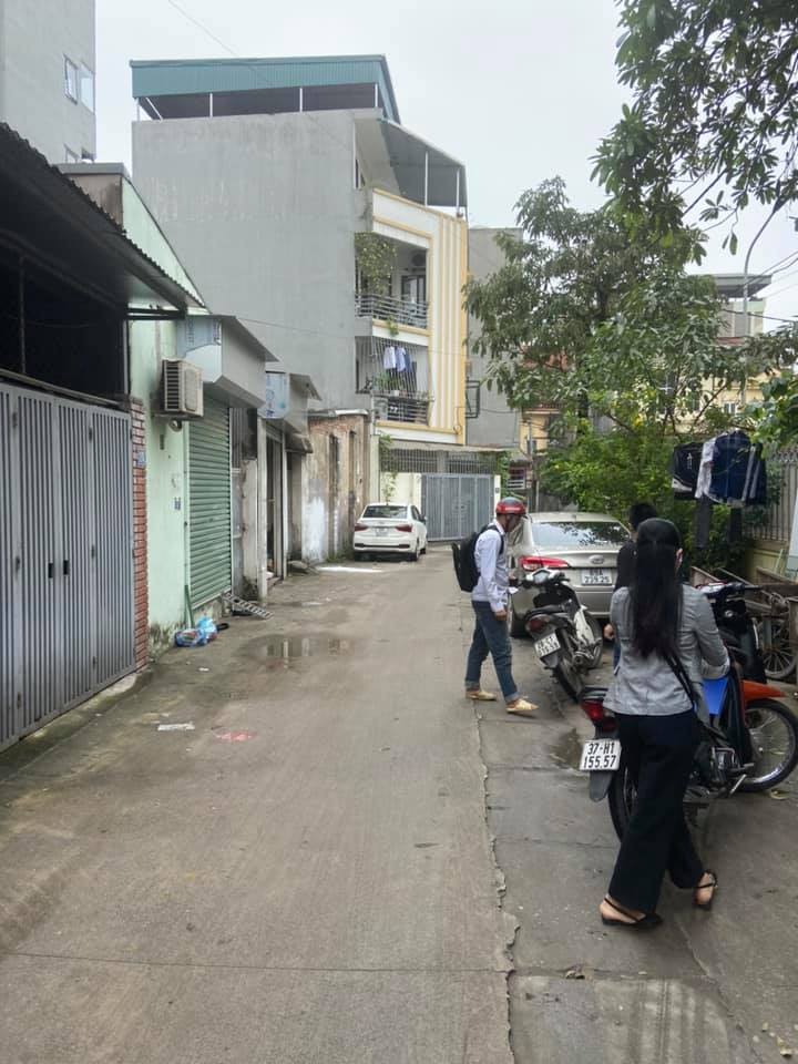 Nhà phân lô- gara ô tô - kinh doanh - trước nhà 2 ô tô tải tránh- nguyễn chính hoàng mai.