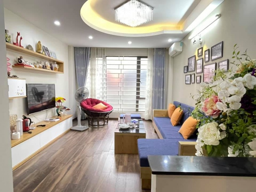 Nhà Đẹp Cầu Giấy 32m2 x 5 Tầng, Nội Thất Sang, Ô Tô 15m, Giá 4 Tỷ.