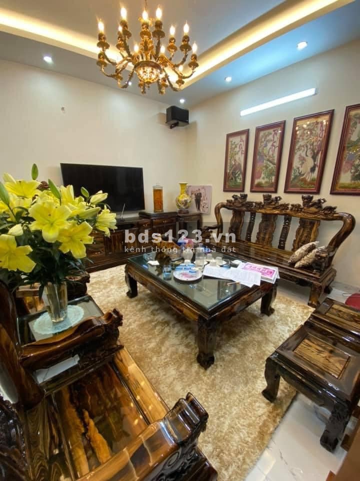 Bán nhà đường Láng phân lô 53m2, nội thất tiện nghi, 6.2 tỷ