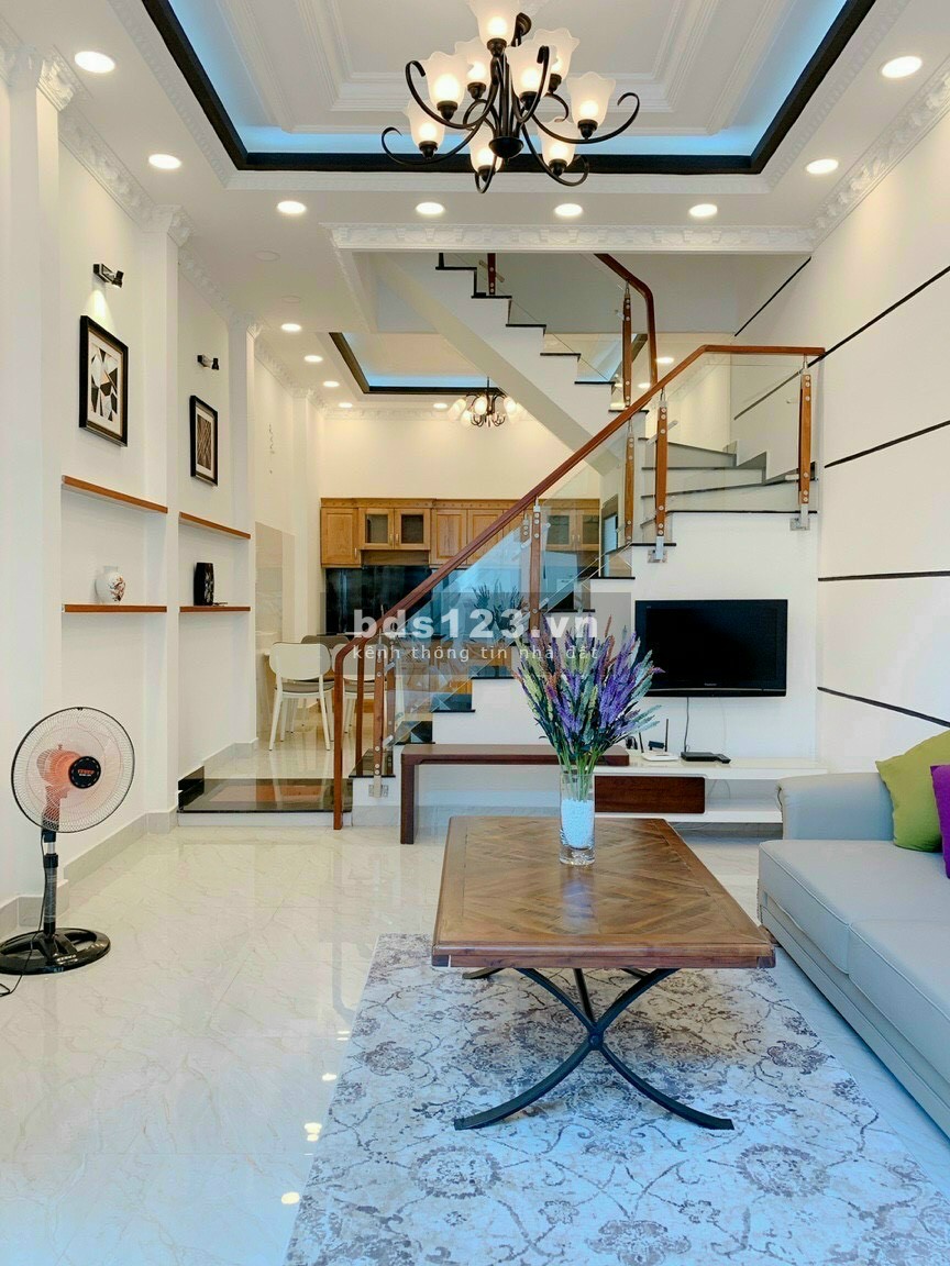 Nhà mặt tiền Đô Đốc Long, Tân Quý, Tân Phú. Sân rộng để xe hơi. Giá 7,5 tỷ