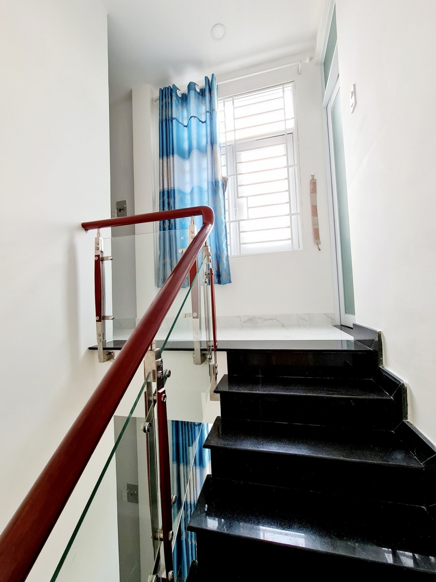 Bán Nhà Quận 7,350 Huỳnh Tấn Phát,3 lầu,60m2,5,2 tỷ