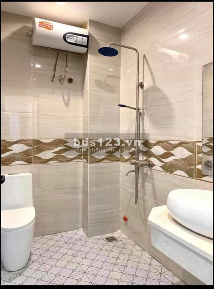 Bán nhà đường Láng phân lô 53m2, nội thất tiện nghi, 6.2 tỷ