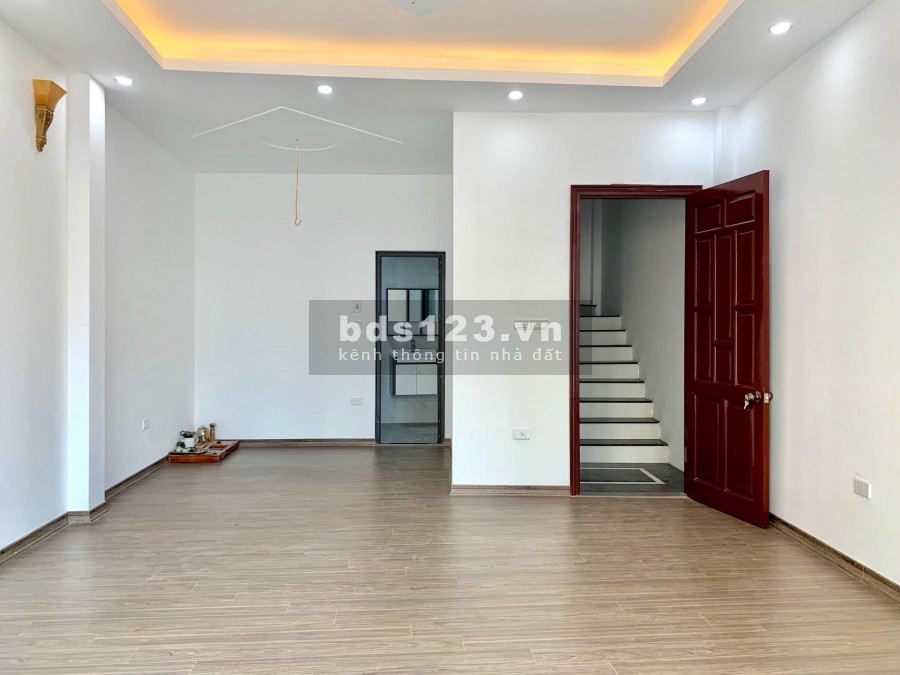 Bán nhà đẹp Bồ Đề Long Biên 44m2*5T, 7 Chỗ đỗ cửa, Ngõ thông, Ở ngay