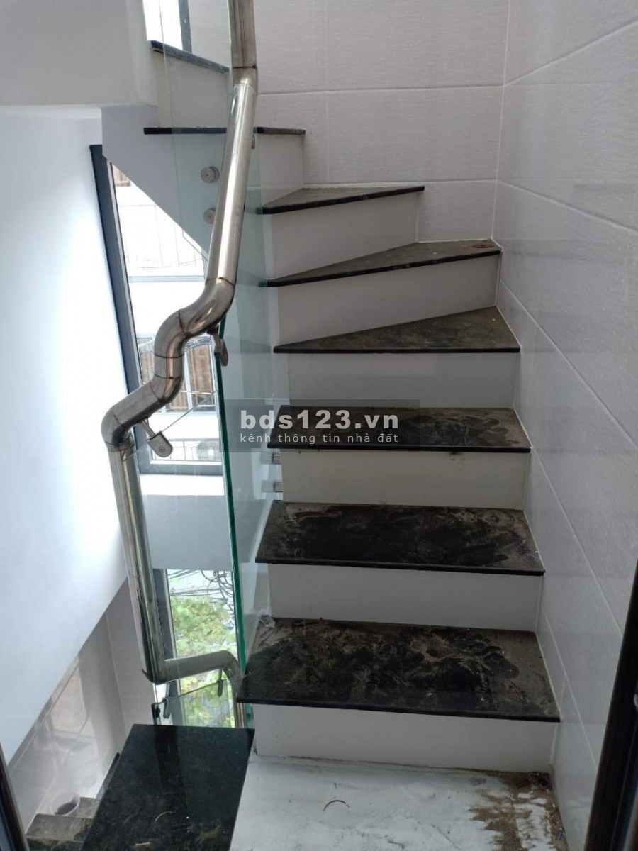 Bán nhà Q3 4Tỷ2 HXTải, DTSD 54m2. Xe 7 Chỗ quay đầu Cách MT chỉ 5m có HD Thuê 12Tr trong 2 Năm