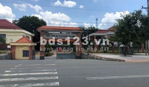 Ban nhanh 210m2(10x21) full thổ cư gần trương học và chợ dân sinh