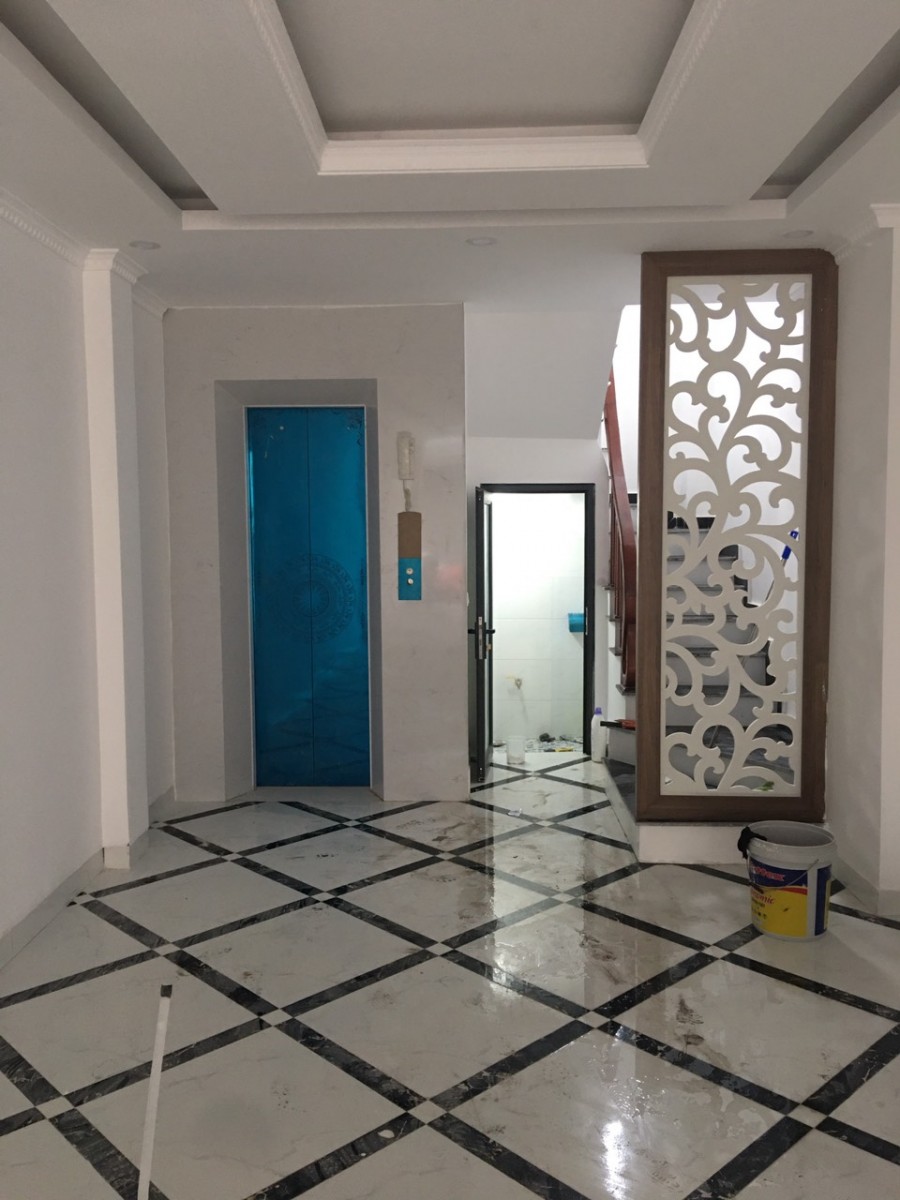 Bán nhà Nguyễn Khang- Cầu Giấy: Thang Máy, Gara, Giá chỉ hơn 8 tỷ