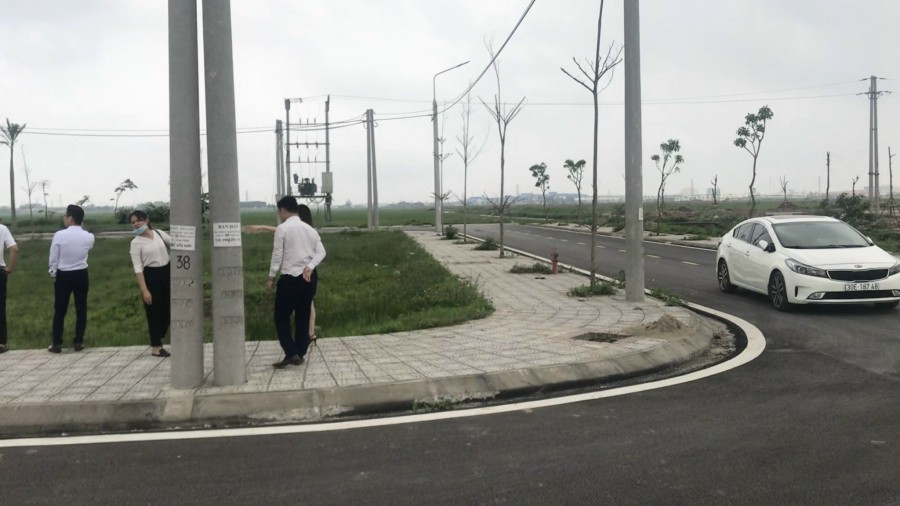 Đất nền tt Tiền Hải, dt 119m2, mt 6m, vỉa hè rộng 3m, đường 7m 2 làn ô tô Sổ đỏ hoàn chỉnh. giá chỉ 15tr/m