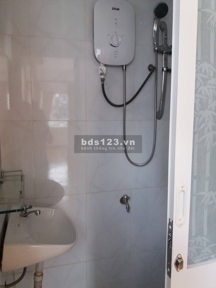 Cho thuê nhà đường Đồng Xoài gần chợ Hoàng Hoa Thám quận Tân Bình