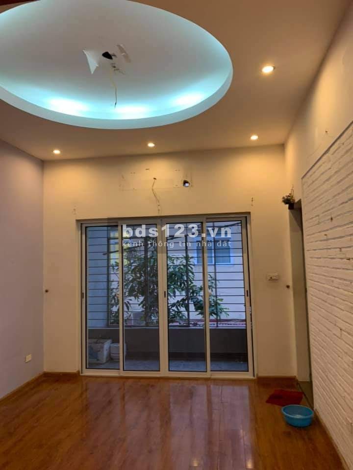Bán nhà gần mặt đường Nguyễn Trãi 102m2 4 tầng Mặt tiền 6m 10,8 tỷ