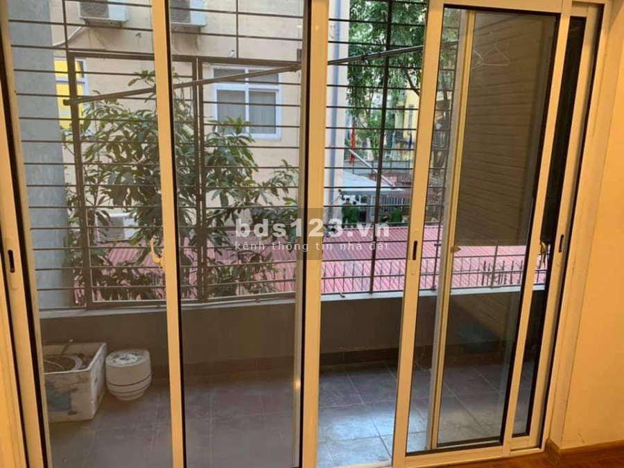 Bán nhà gần mặt đường Nguyễn Trãi 102m2 4 tầng Mặt tiền 6m 10,8 tỷ
