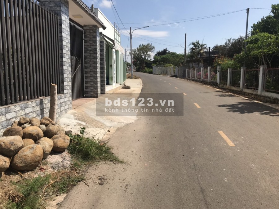 Lô đất 433m2, 10 mặt tiền đường nhựa Phan Đăng Lưu, 50m2 thổ cư, Đất Đỏ, BRVT 1,7 tỷ