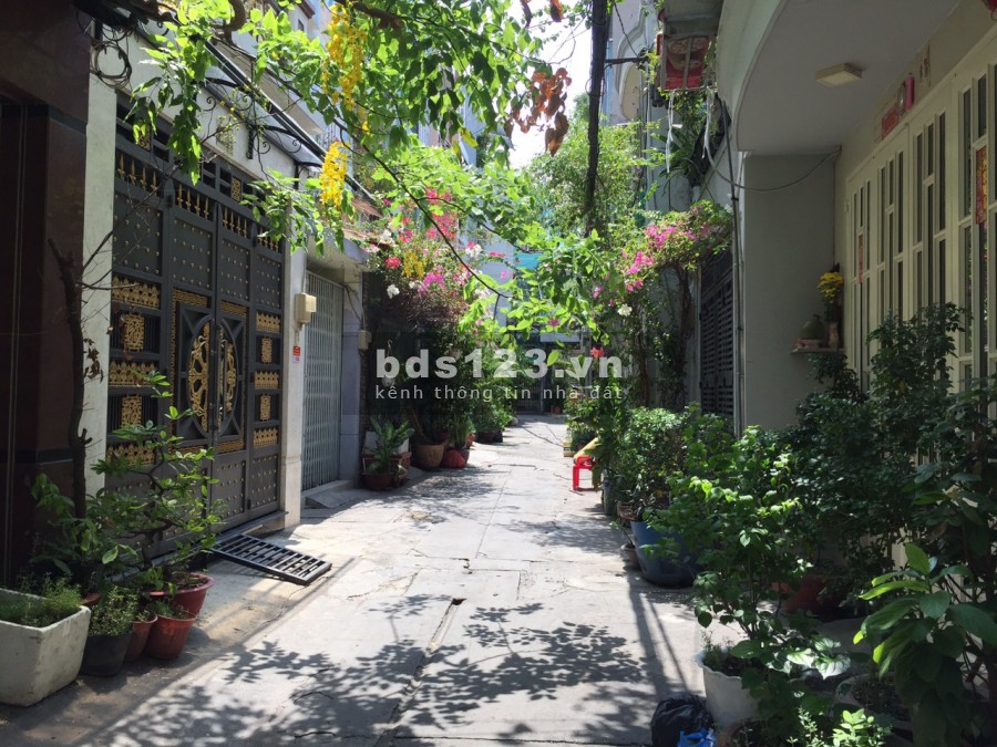 Bán nhà giá rẻ đường Cách Mạng Tháng 8, 36m2, 3,3x11, nhà đẹp ở ngay