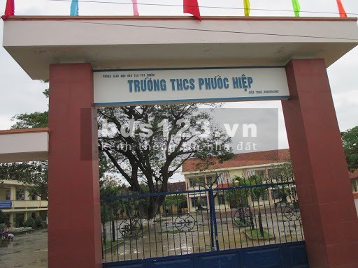 Ban nhanh 210m2(10x21) full thổ cư gần trương học và chợ dân sinh