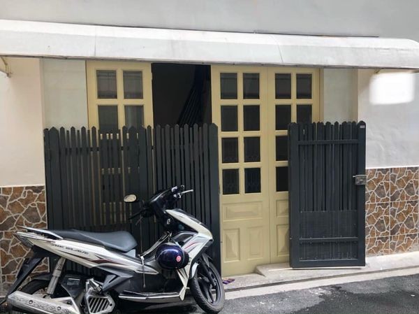 Chính chủ cần bán gấp căn nhà mặt tiền đẹp tại đường Võ Thành Trang, P11, Q Tân Bình.