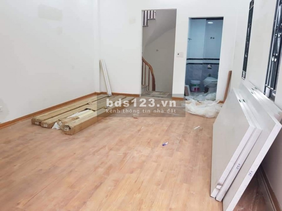 Bán nhà Hoàng Mai 47mx5T xây chắc chắn, giá 3.15 tỷ lh 0916010180