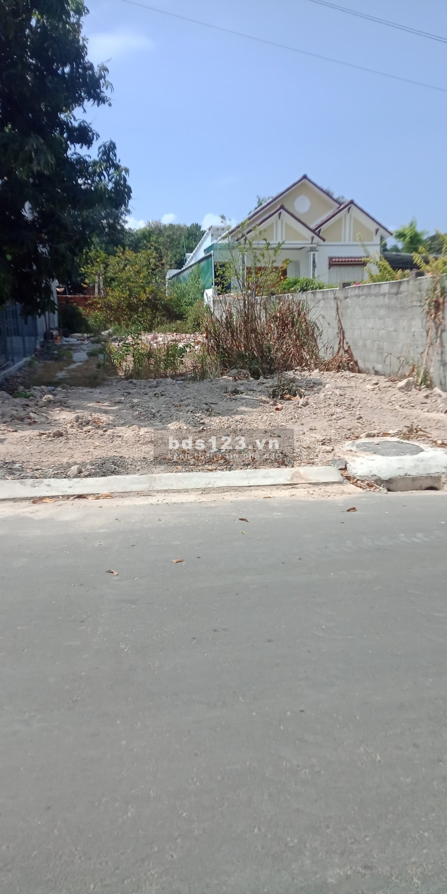 Chú nhà cần bán nhanh lô đất thổ cư mặt tiền đường Lê Lai ngay trung tâm thị trấn