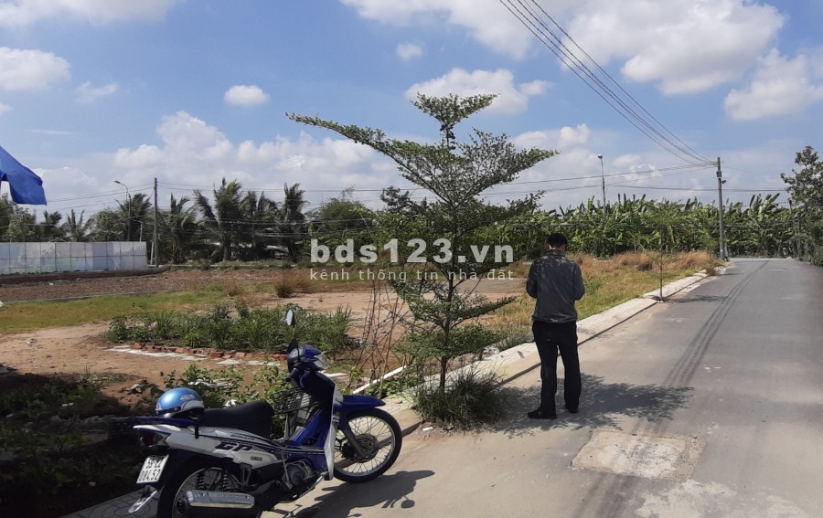 Nhà tôi cần ra 150m2 đất thổ SHR xây dựng tự do