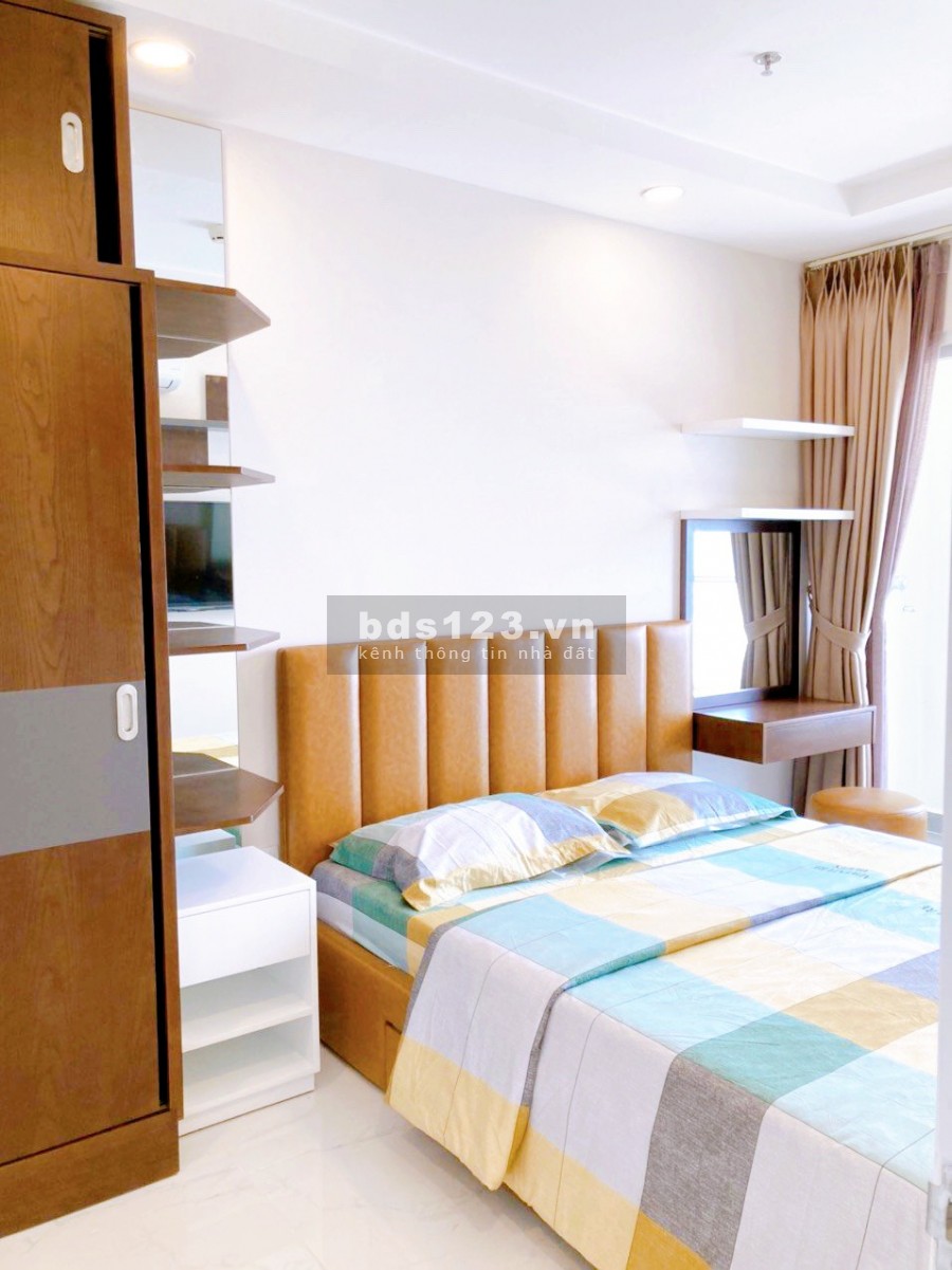 Bán căn hộ Terra Royal Quận 3, căn 2PN/2WC view sân bay, tầng cao giá 6.5 tỷ bao sổ. LH: 0969797916