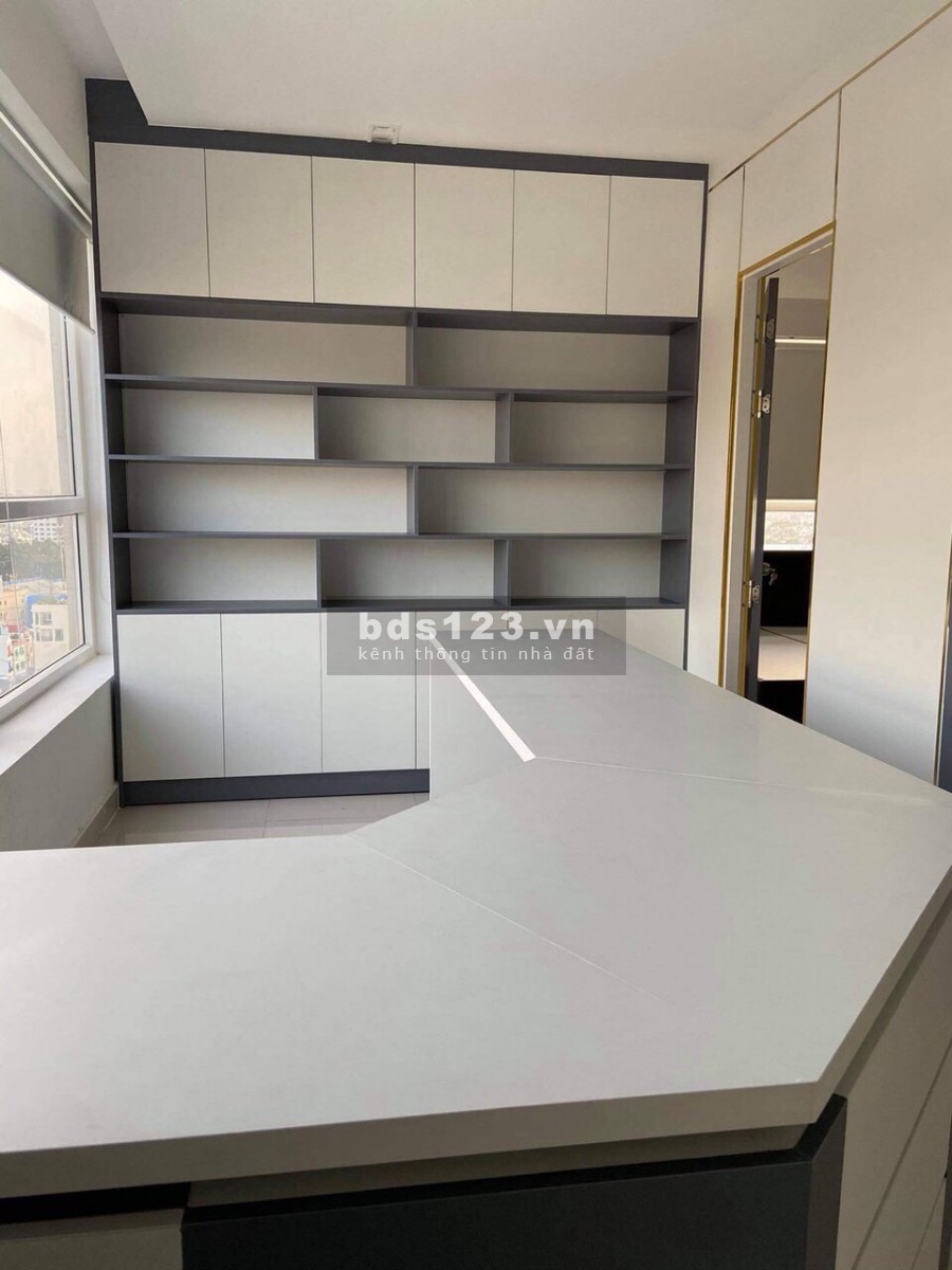 Bán gấp căn hộ Sky Center Phổ Quang DT: 58M thông thủy, tầng 15, view ĐN, Gía 3.2 tỷ bao hết phí