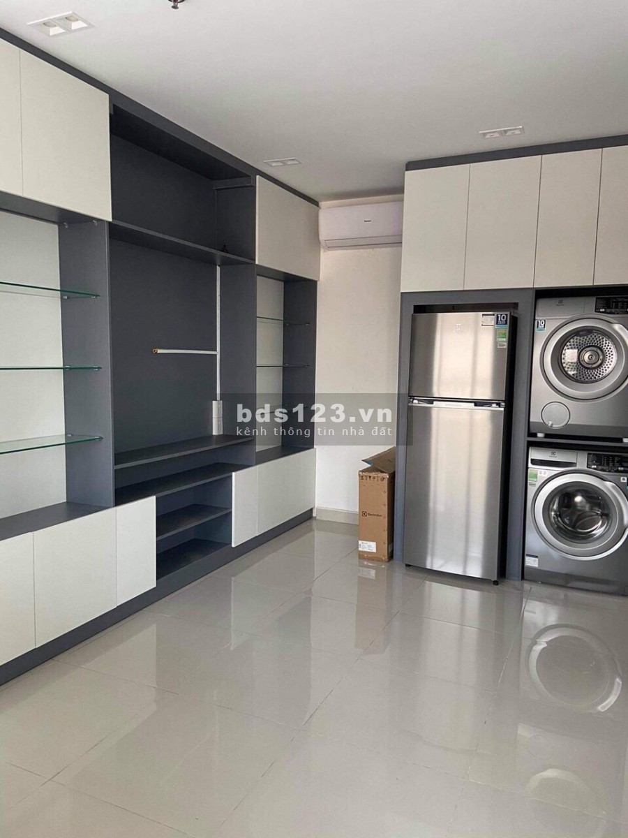 Bán gấp căn hộ Sky Center Phổ Quang DT: 58M thông thủy, tầng 15, view ĐN, Gía 3.2 tỷ bao hết phí