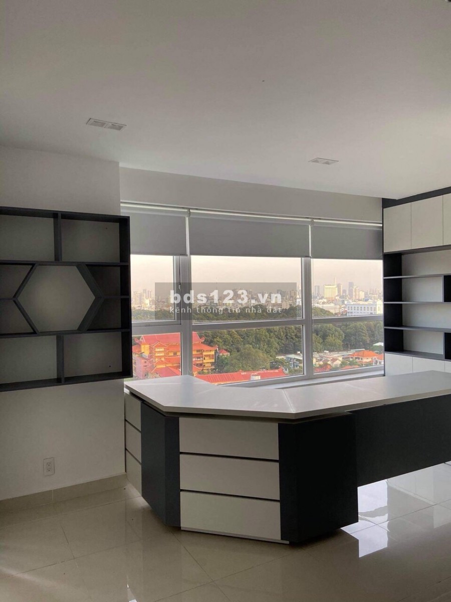 Bán gấp căn hộ Sky Center Phổ Quang DT: 58M thông thủy, tầng 15, view ĐN, Gía 3.2 tỷ bao hết phí