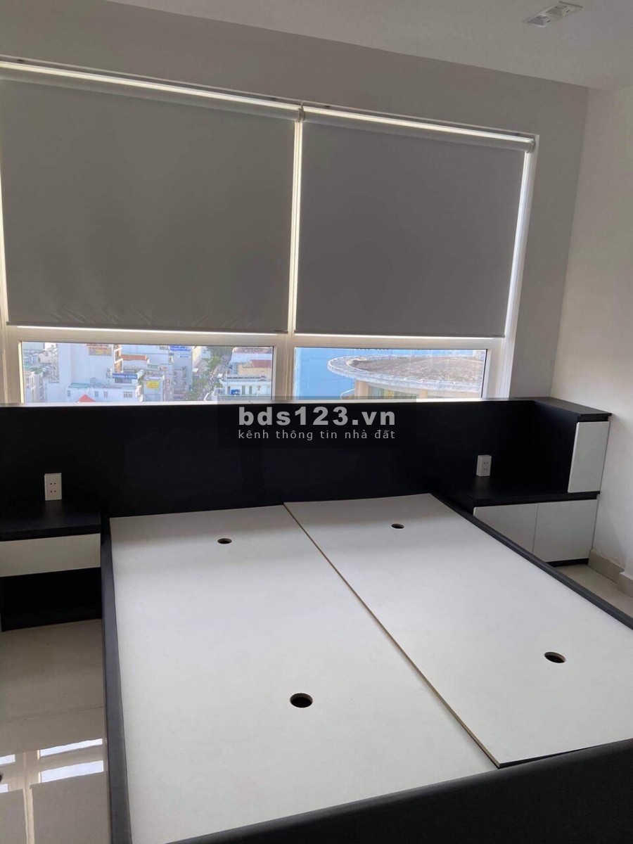 Bán gấp căn hộ Sky Center Phổ Quang DT: 58M thông thủy, tầng 15, view ĐN, Gía 3.2 tỷ bao hết phí