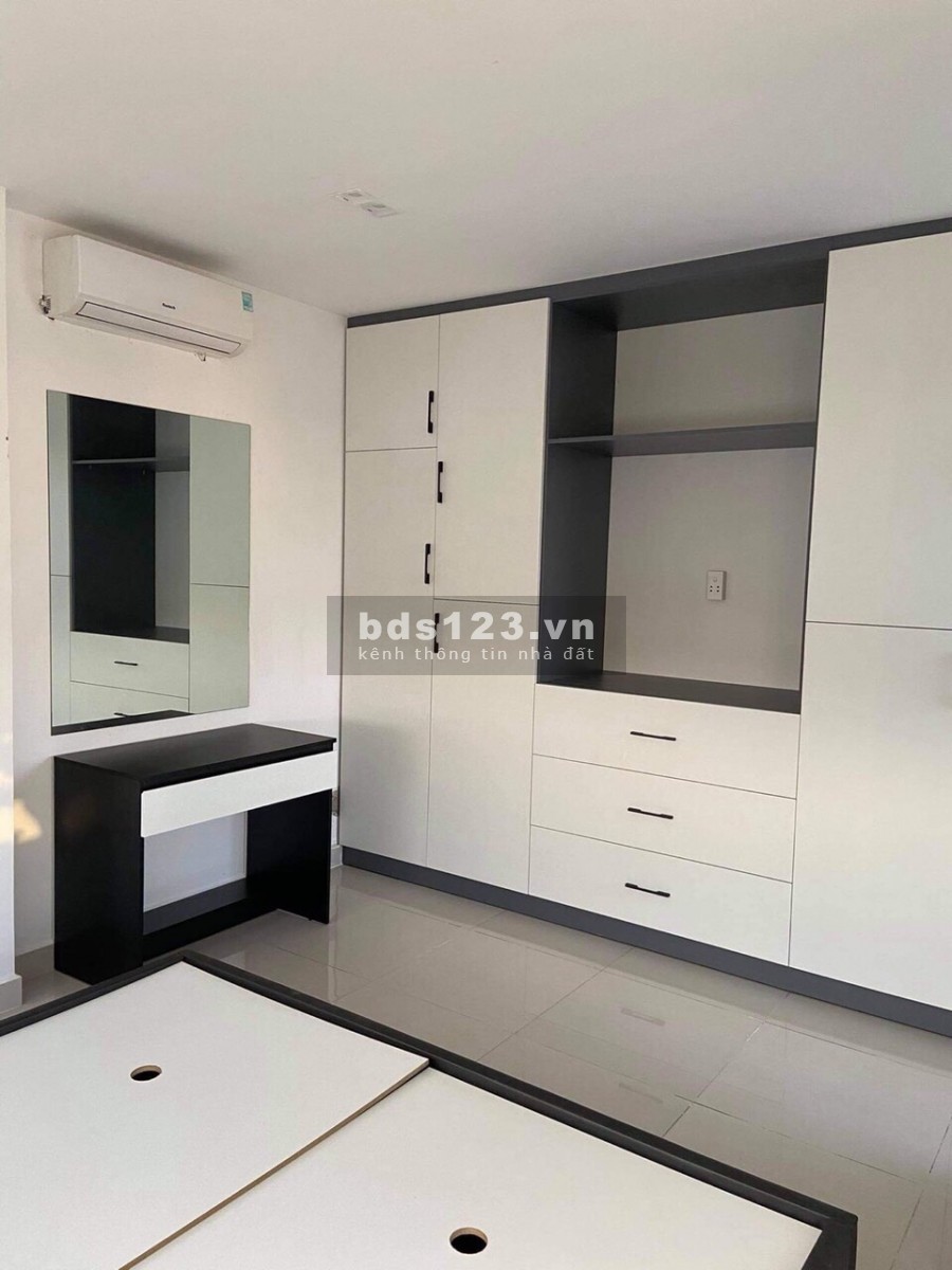 Bán gấp căn hộ Sky Center Phổ Quang DT: 58M thông thủy, tầng 15, view ĐN, Gía 3.2 tỷ bao hết phí