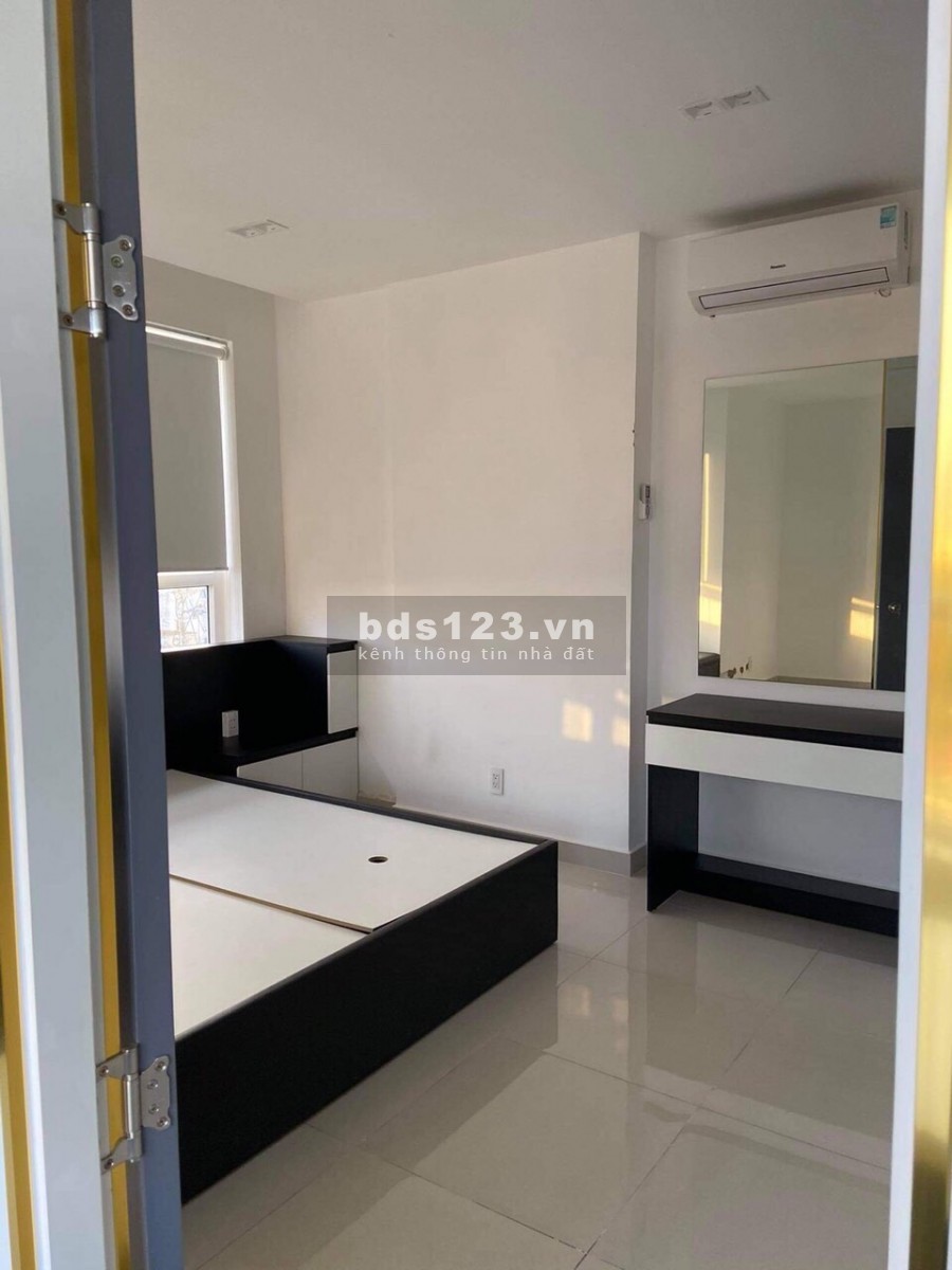 Bán gấp căn hộ Sky Center Phổ Quang DT: 58M thông thủy, tầng 15, view ĐN, Gía 3.2 tỷ bao hết phí