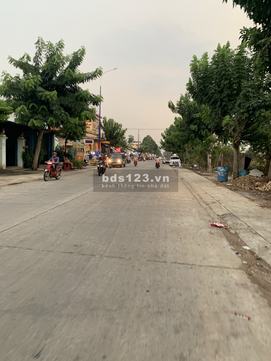 Cần bán gấp lô đất 300m2, dân cư đông, ngay đường