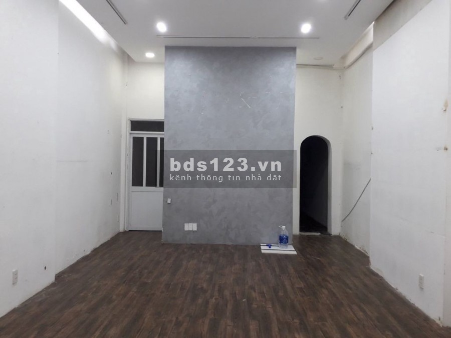 Cho thuê Mặt Bằng MT Đường Lê Văn Sỹ, P.14, Q3. DT: 5 x 9m