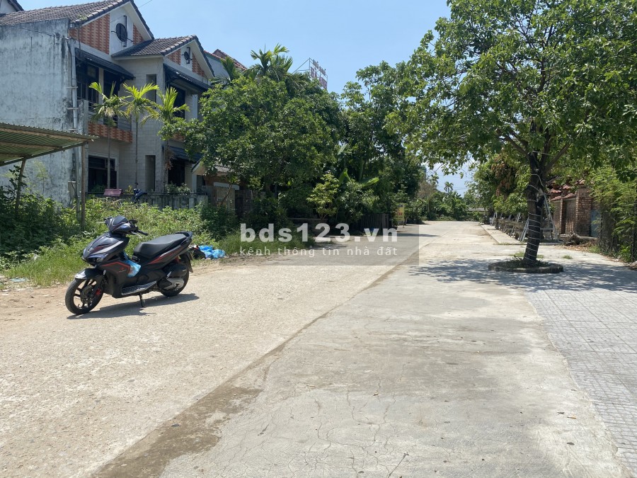 BÁN GẤP LÔ ĐẤT ĐẸP NGANG 7M CÁCH TỈNH LỘ 10 50M ĐƯỜNG 2 XE TẢI TRÁNH NHAU